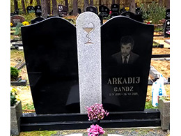 Kapakmens - Kapu piemineklis